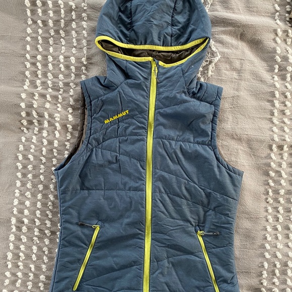 mountain hardwear women's micro ratio hooded down jacket